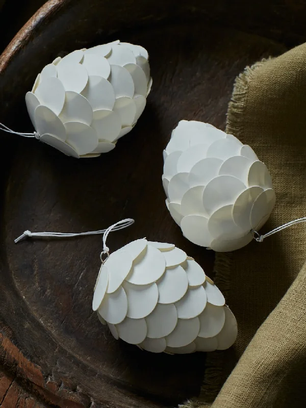 Set of 3 Antique White Layered Pinecone Decoration